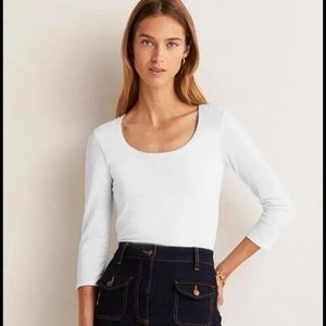 Women’s White Scoop Neck Long Sleeve Top